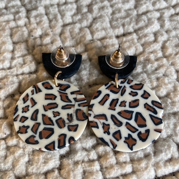 💌 Retro 80s Geometric Leopard Print Earrings - Picture 4 of 9